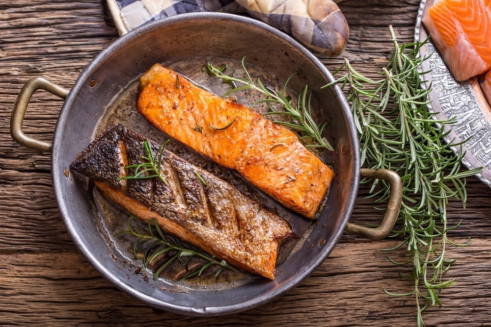 Pescado a la sartén con romero