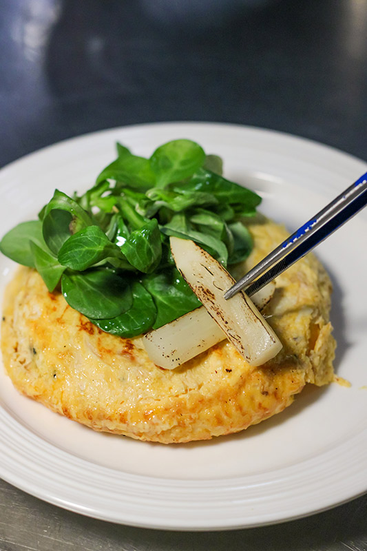 Tortilla con canónigos